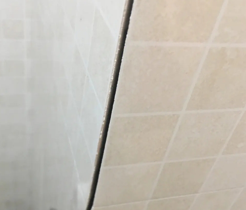 延庆瓷砖空鼓维修公司分享阳台瓷砖脱落的修复过程可以分为以下几个步骤