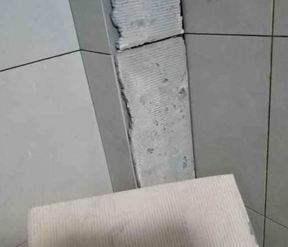 延庆瓷砖空鼓维修公司分享下厨房瓷砖脱落的补救措施。